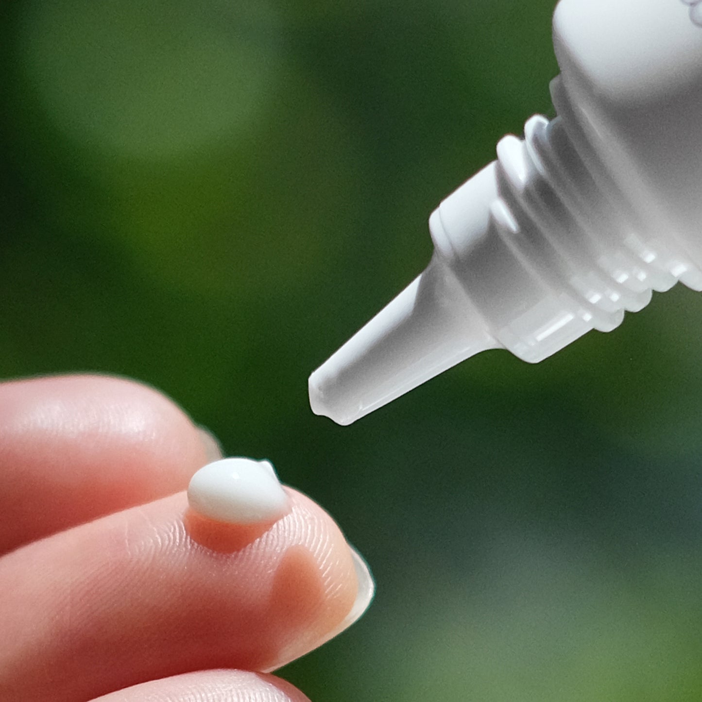 ハーバルアイエッセンス