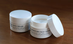 乾燥や外的刺激から肌を守る<br>2種類のフェイスクリーム