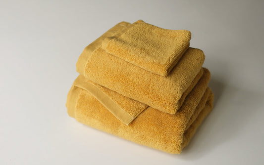 ふわっと軽やかな肌触り、<br>鮮やかな限定色タオルが登場