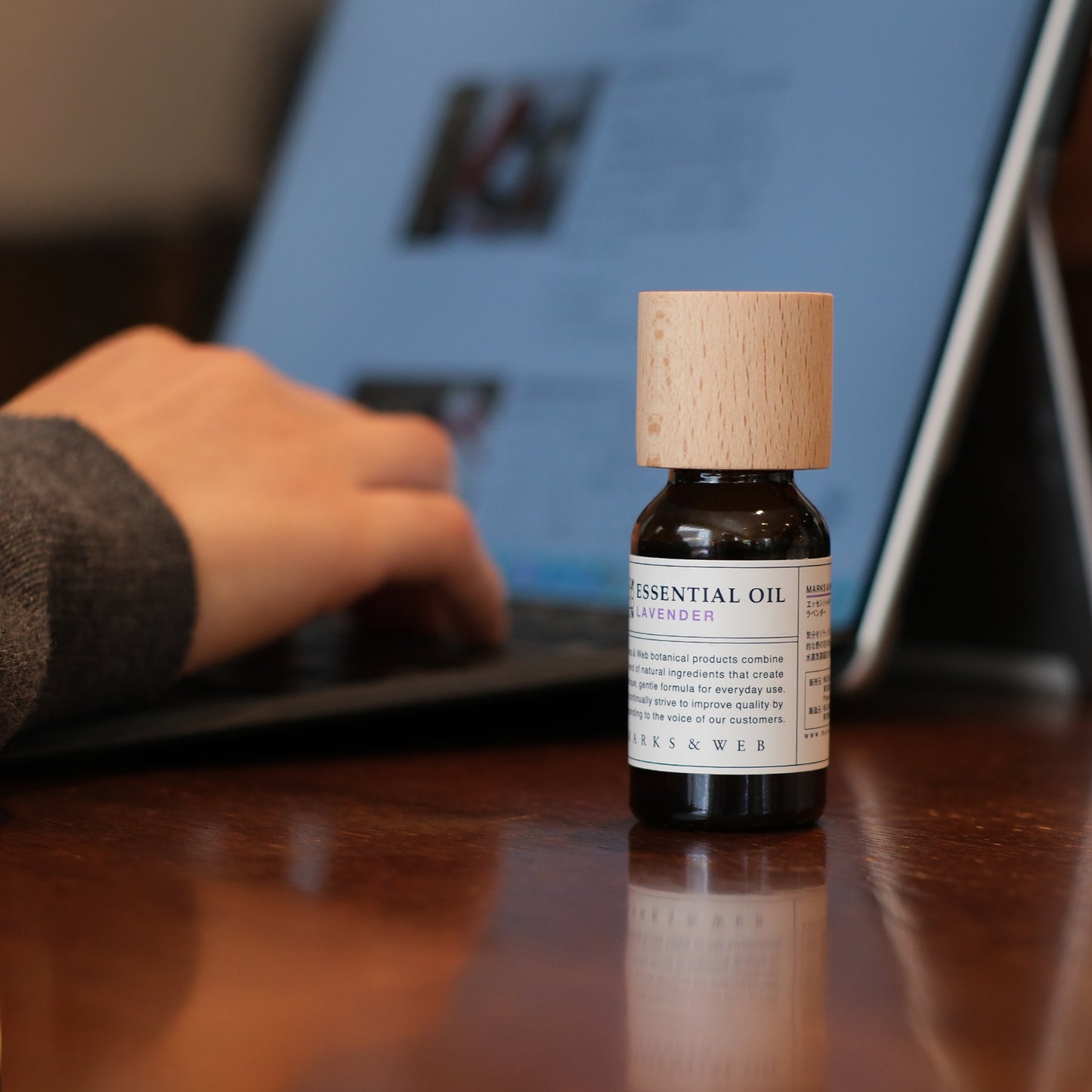 【11月20日(木)発売】カバー アロマウッド