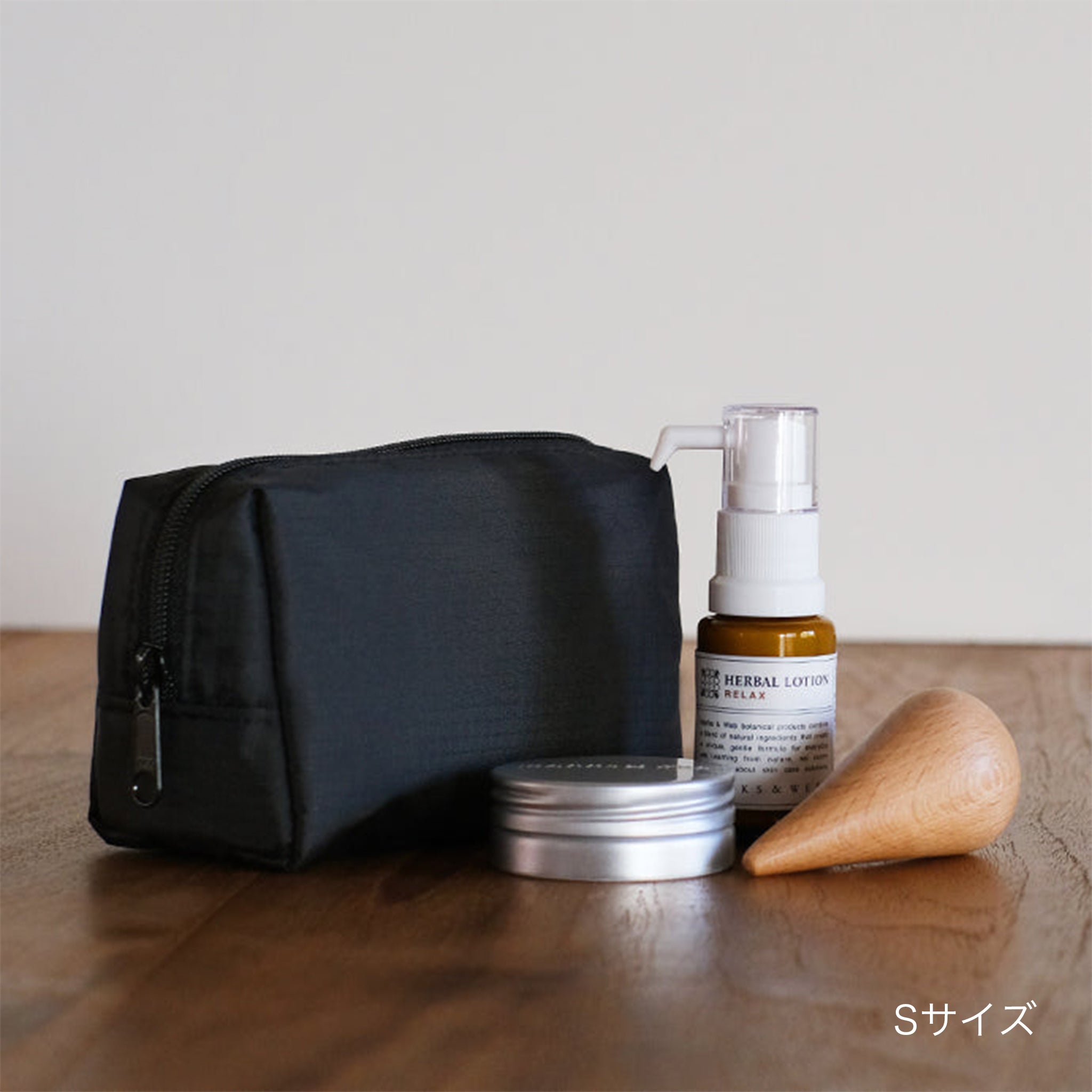 ナイロンラウンドポーチ｜ナイロン｜MARKS&WEB